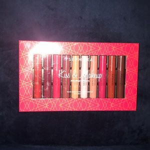 Sephora kiss & Makeup Lipstick pencil set